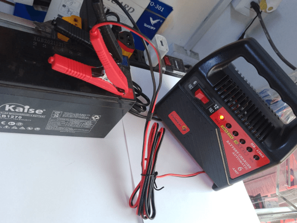 Cargador De Bateria 6 Y 12 Vlts Para Auto Moto 6 Amp - Imagen 3