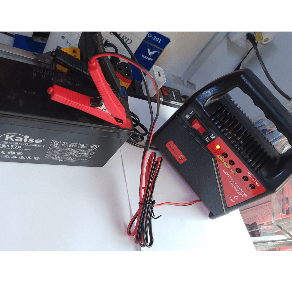 Cargador de Batería 6 Y 12 V Para Auto Moto 6 Amp PELLTRON PEL-703A - Imagen 3